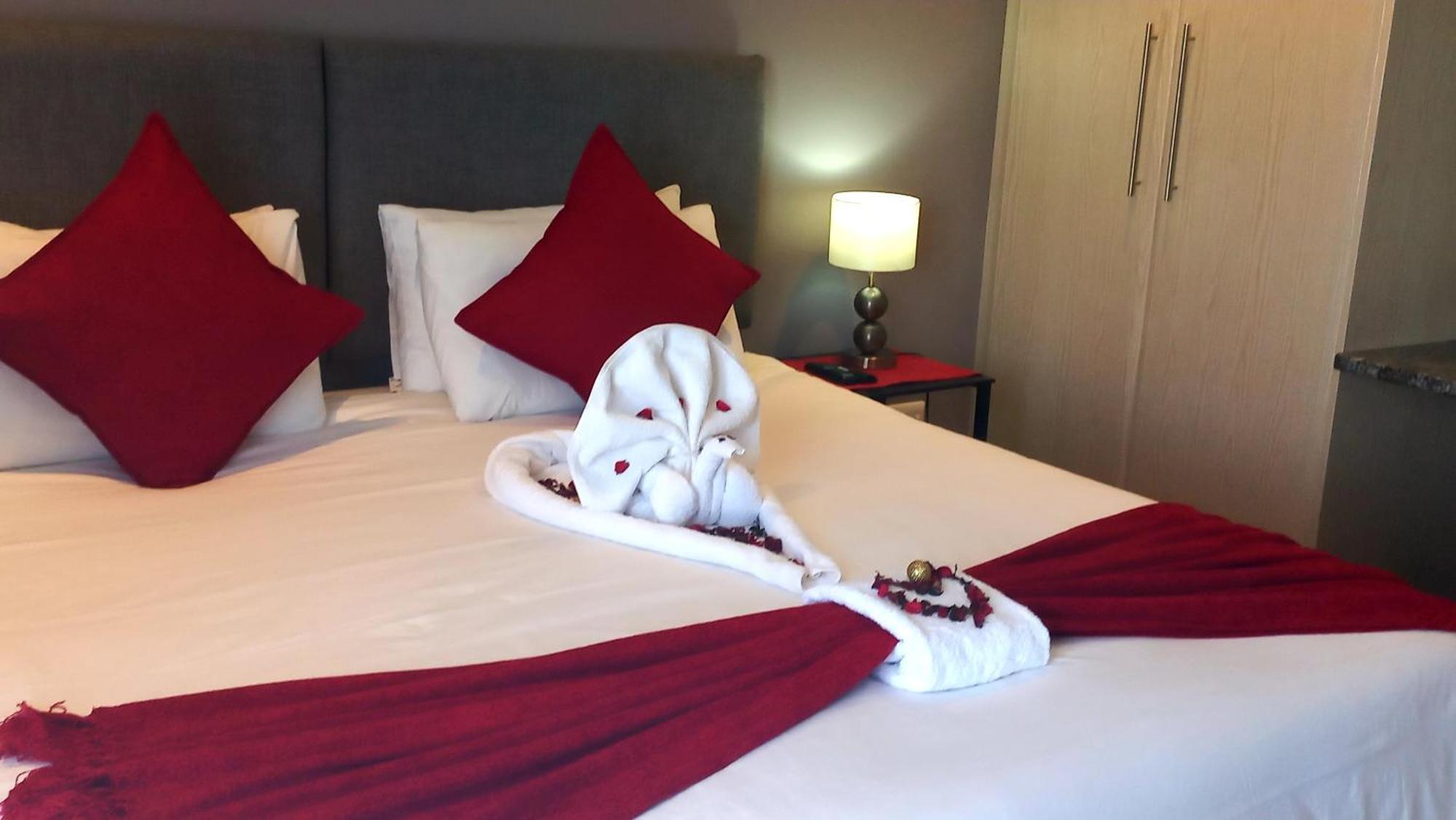 Phoenix Lodge And Waterside Accommodation Knysna Extérieur photo